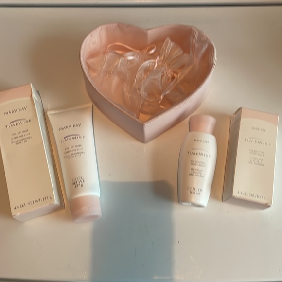 Mary Kay timewise 3 in 1 cleanser age fighting moisturizer heart nib box